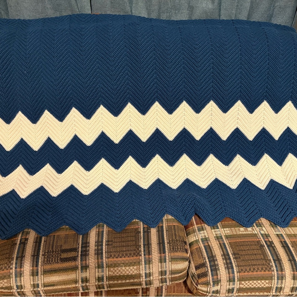 Chevron Pattern Blue and White Throw Blanket